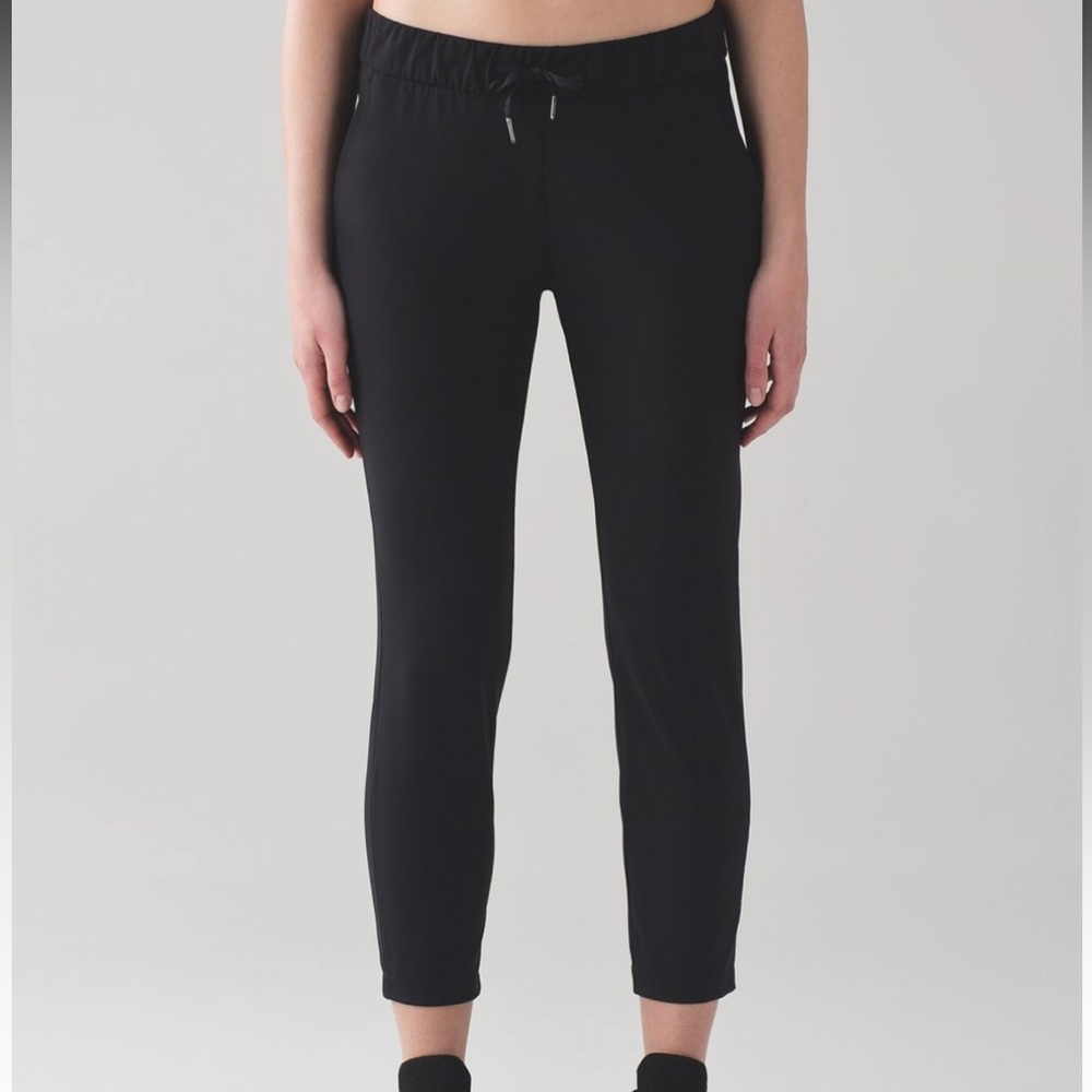 EUC-Lululemon On the Fly woven pant-black